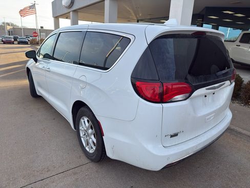 Used 2017 Chrysler Pacifica Touring Plus w/ Security Group image 6