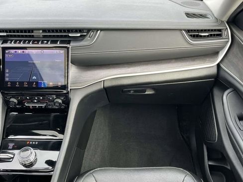 Used 2022 Jeep Grand Cherokee L Limited w/ Luxury Tech Group II image 20