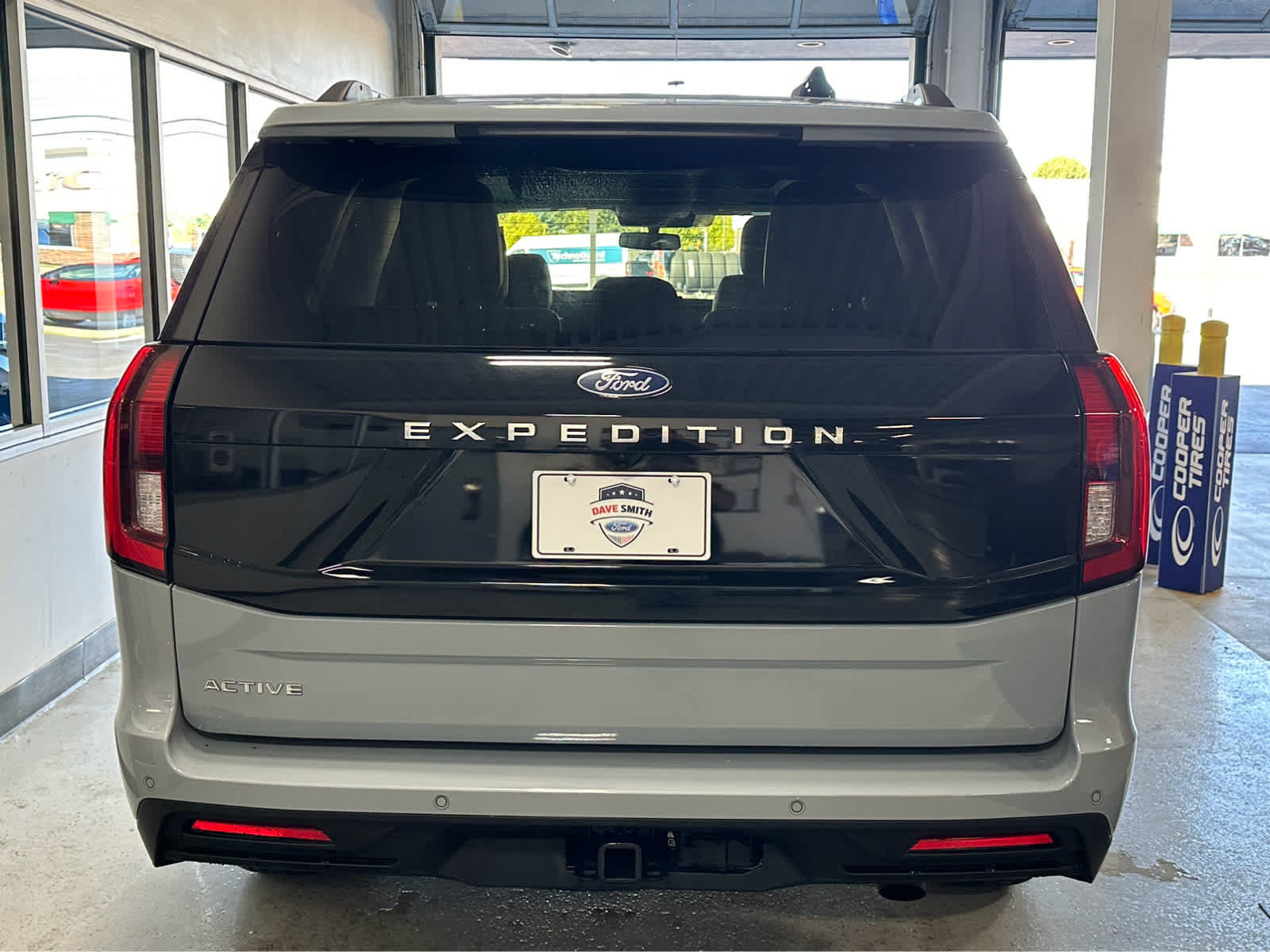Certified 2025 Ford Expedition Active AWD/4WD image 3