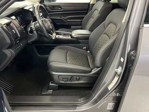 Certified 2025 Nissan Pathfinder SV image 17