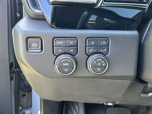 Used 2024 Chevrolet Silverado 1500 LT Trail Boss w/ Convenience Package II AWD/4WD image 17