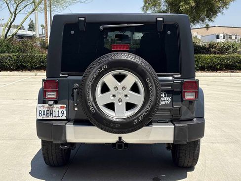 Used 2017 Jeep Wrangler Unlimited Sahara w/ Quick Order Package 24E Chief AWD/4WD image 4
