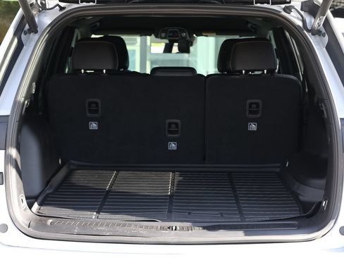Used 2025 Jeep Grand Cherokee Limited w/ Black Appearance Package RWD image 8
