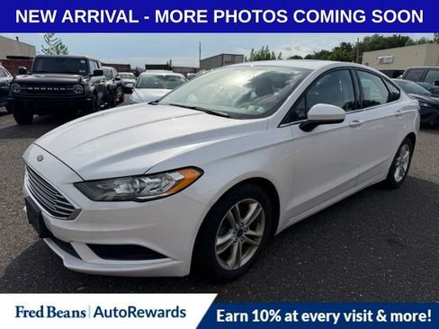 Used 2018 Ford Fusion SE w/ Fusion SE Technology Package FWD image 3