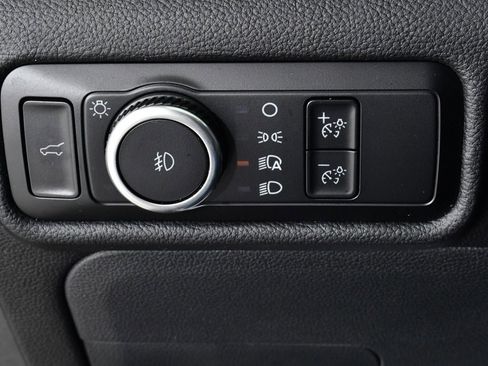 Used 2023 Ford Explorer XLT w/ Equipment Group 202A image 32