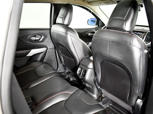 Used 2017 Jeep Cherokee Trailhawk w/ Comfort/Convenience Group image 31