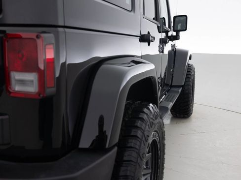 Used 2017 Jeep Wrangler Unlimited Sahara w/ Connectivity Group AWD/4WD image 14