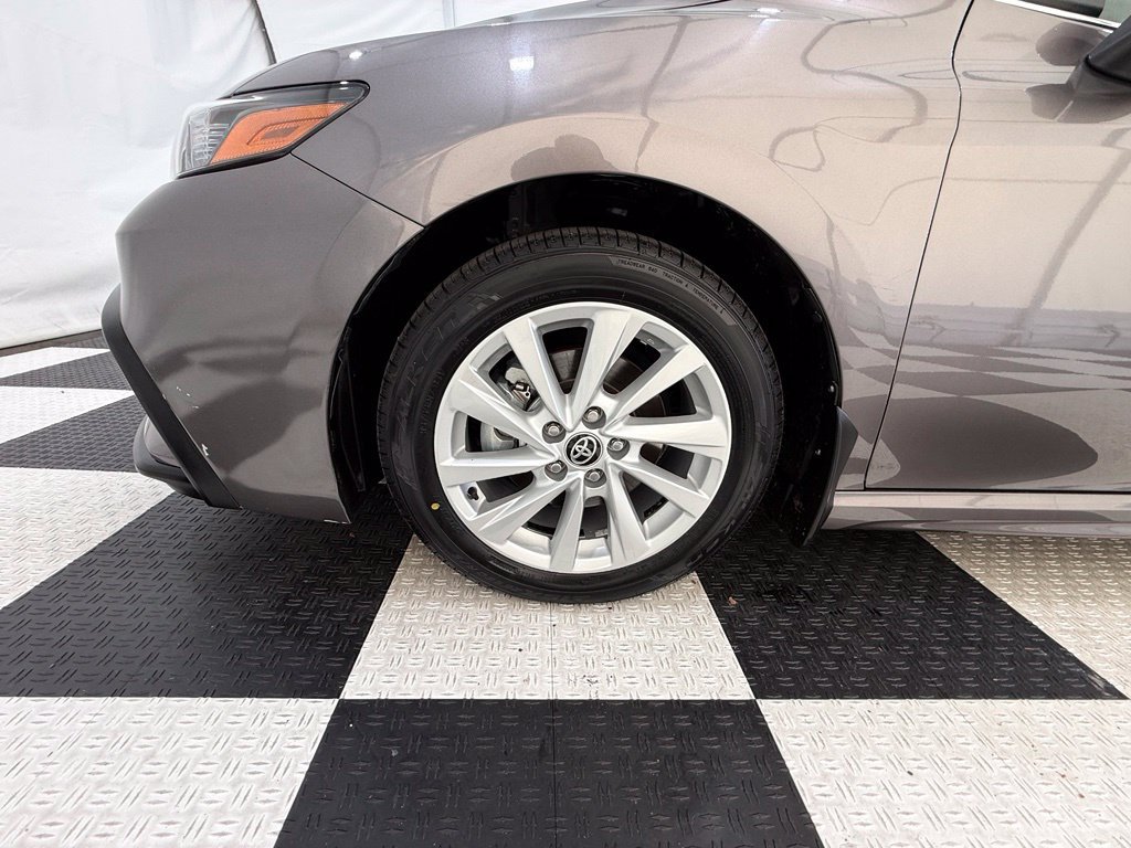 Used 2024 Toyota Camry SE FWD image 9