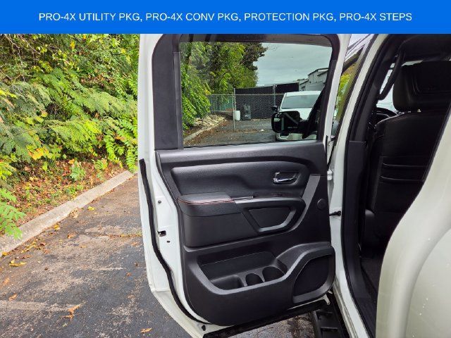 Used 2020 Nissan Titan PRO-4X w/ Pro-4x Convenience Package AWD/4WD image 18