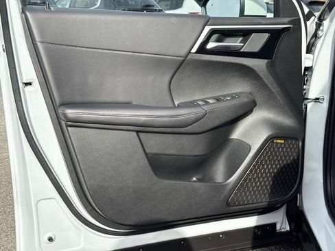 New 2026 Mitsubishi Outlander SE image 18