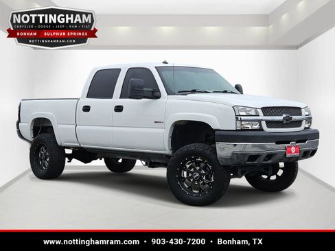 Used 2004 Chevrolet Silverado 2500 LS w/ Heavy-Duty Power Package AWD/4WD image 1