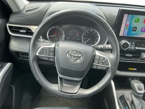 Used 2023 Toyota Highlander XLE FWD image 12