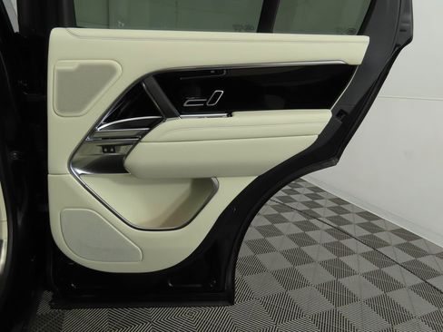 New 2026 Land Rover Range Rover SE image 27