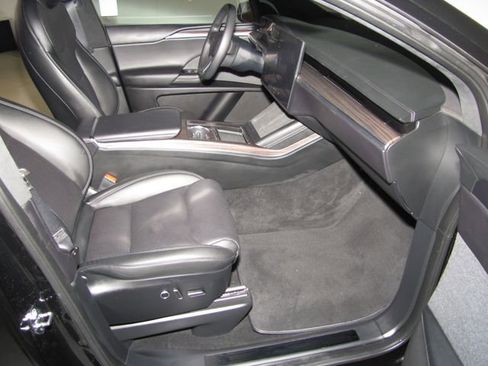 Used 2023 Tesla Model X AWD/4WD image 18