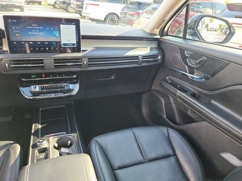 Certified 2023 Lincoln Corsair FWD w/ Equipment Group 101A image 22