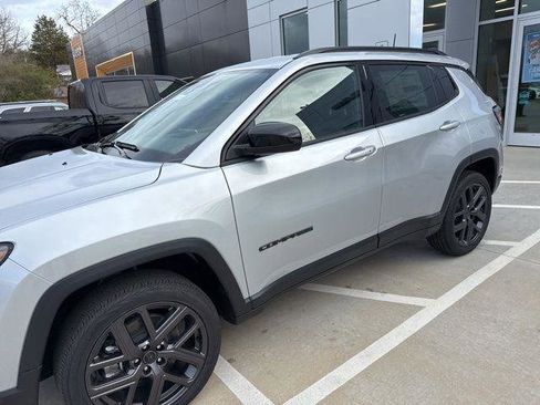 New 2026 Jeep Compass Latitude image 11