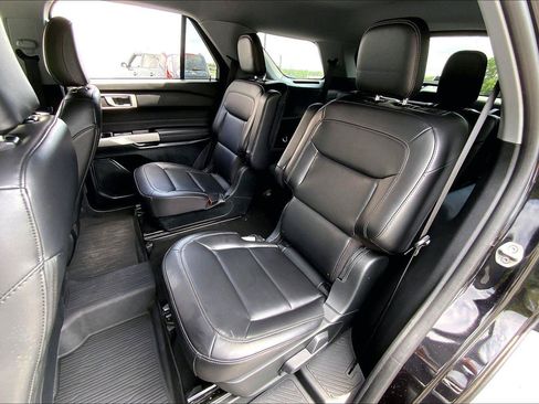 Used 2024 Ford Explorer XLT w/ Equipment Group 202A AWD/4WD image 24