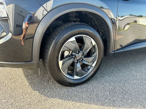 Used 2025 Nissan Rogue SV FWD image 31