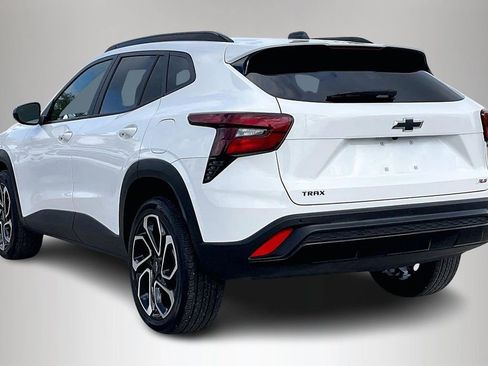 Used 2025 Chevrolet Trax RS w/ Sunroof Package image 4