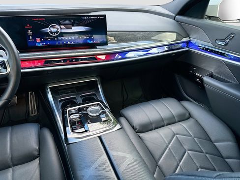 Used 2024 BMW 760i xDrive image 24