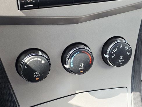 Used 2009 Chrysler Sebring Touring image 16