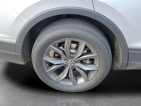Used 2023 Volkswagen Tiguan SE image 7