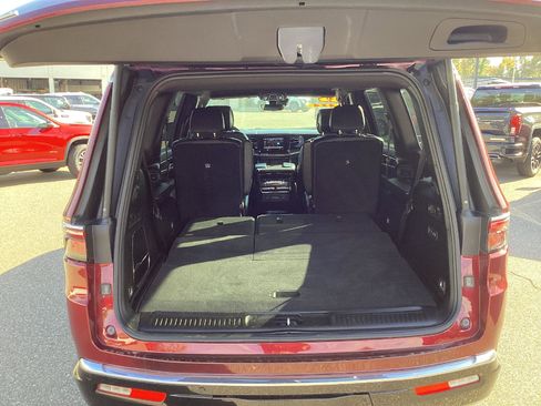 Used 2022 Jeep Wagoneer Series III w/ Flexible Seating Group image 6