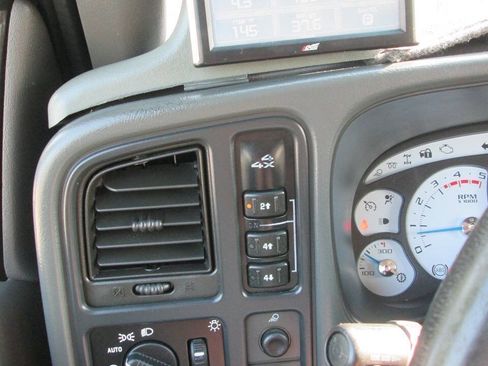 Used 2005 Chevrolet Silverado 2500 LT w/ Heavy-Duty Power Package AWD/4WD image 30