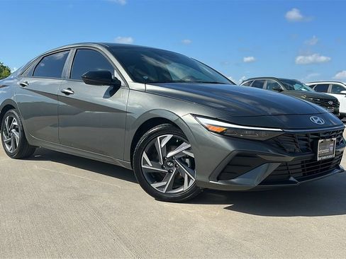 Certified 2025 Hyundai Elantra Sport FWD image 5