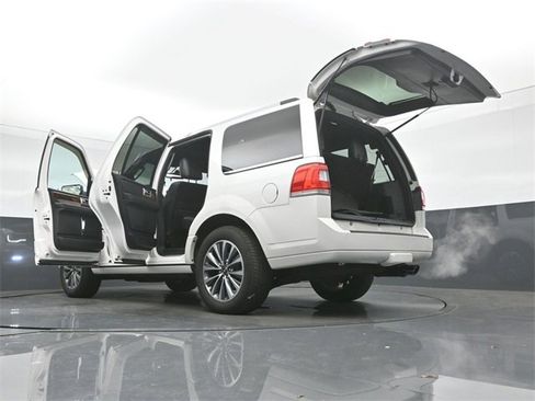 Used 2015 Lincoln Navigator Base image 48