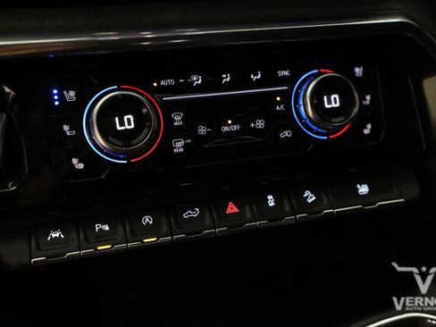 Used 2024 GMC Sierra 1500 Denali AWD/4WD image 24