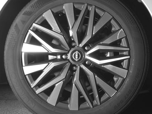 Used 2025 Nissan Altima 2.5 SV image 13