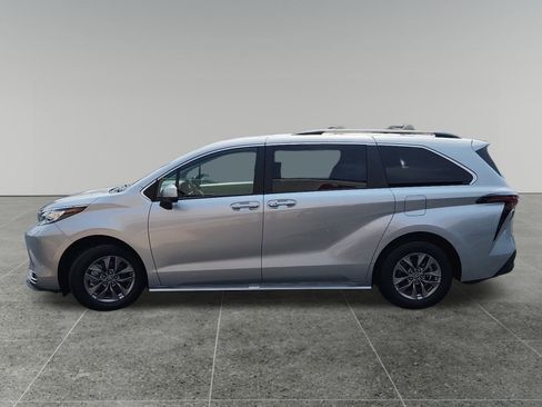 Certified 2023 Toyota Sienna XLE image 4