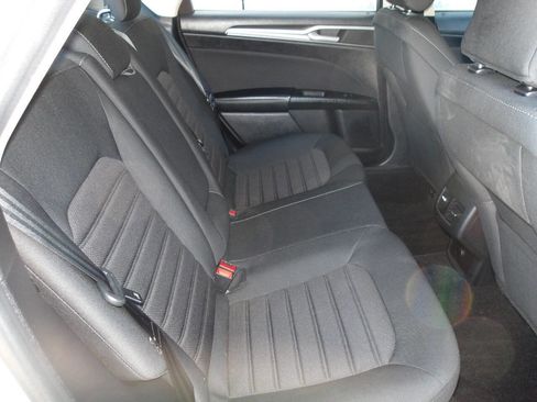 Used 2019 Ford Fusion SE image 24