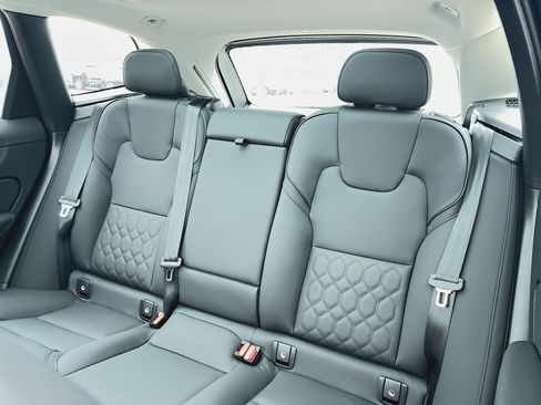 New 2026 Volvo XC60 B5 Plus w/ Protection Package Premier AWD/4WD image 25