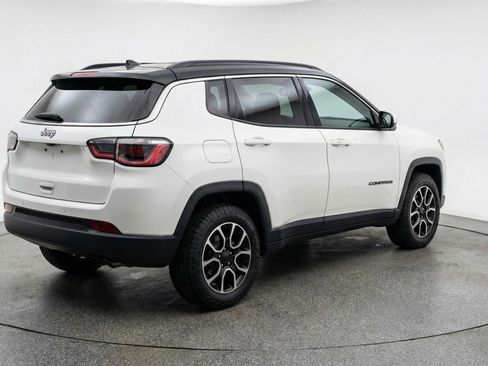 Used 2025 Jeep Compass Trailhawk w/ Trailer Tow Group AWD/4WD image 9