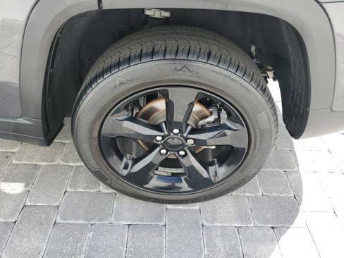 Used 2022 Jeep Grand Cherokee Altitude image 6