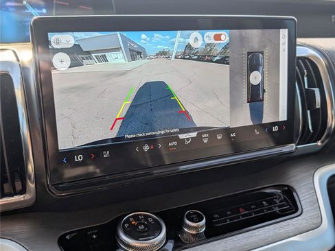 Used 2025 Ford Expedition Platinum image 21