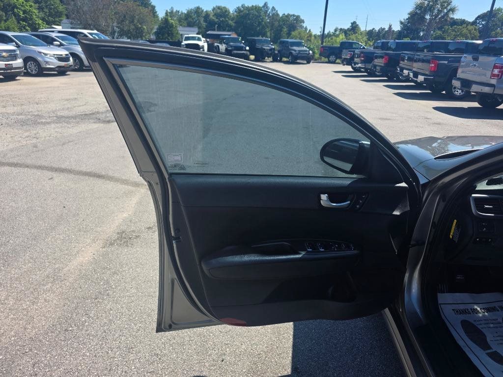 Used 2016 Kia Optima LX w/ LX Convenience Package FWD image 6