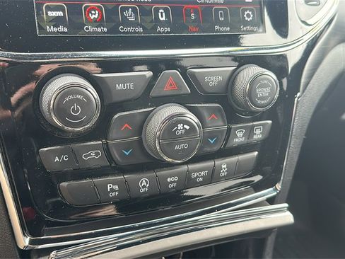 Used 2021 Jeep Grand Cherokee Laredo X image 21