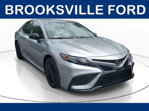 Used 2024 Toyota Camry SE FWD image 1