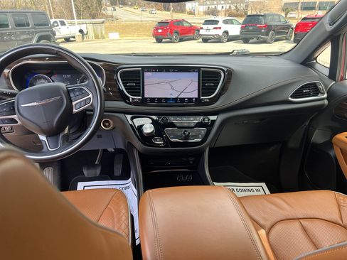 Used 2021 Chrysler Pacifica Pinnacle image 9