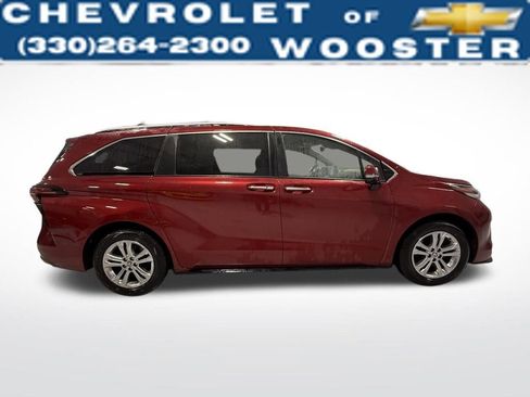 Used 2022 Toyota Sienna Platinum image 7