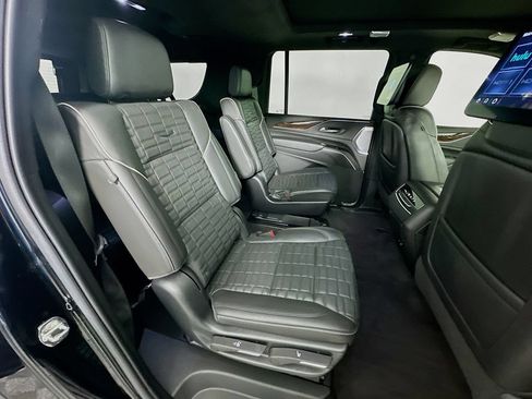 Used 2022 Cadillac Escalade ESV Sport Platinum AWD/4WD image 30
