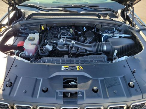 Used 2024 Jeep Grand Cherokee L Laredo image 28