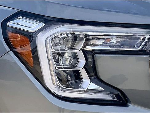 Used 2024 GMC Terrain SLT w/ Infotainment Package II image 26