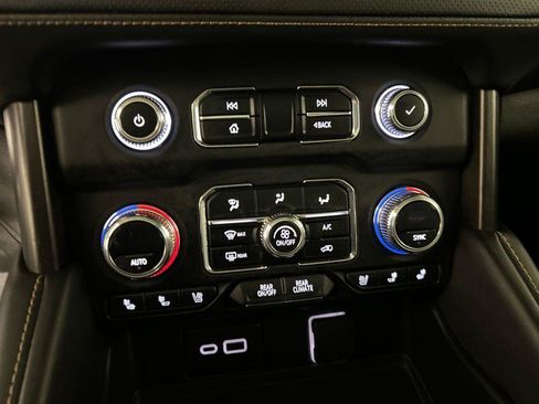 Used 2023 GMC Yukon XL AT4 w/ AT4 Premium Plus Package AWD/4WD image 18