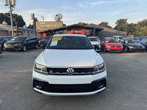 Used 2021 Volkswagen Tiguan SE R-Line FWD image 2