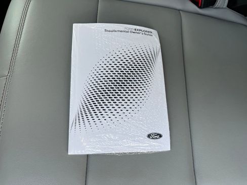 Used 2025 Ford Explorer Active w/ Active Comfort Package image 10