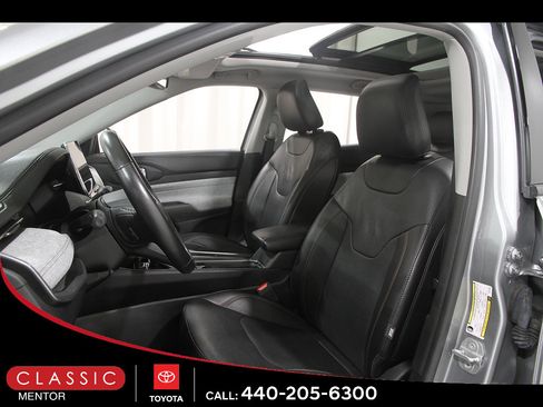 Used 2022 Jeep Compass Latitude w/ Sun and Sound Group AWD/4WD image 5